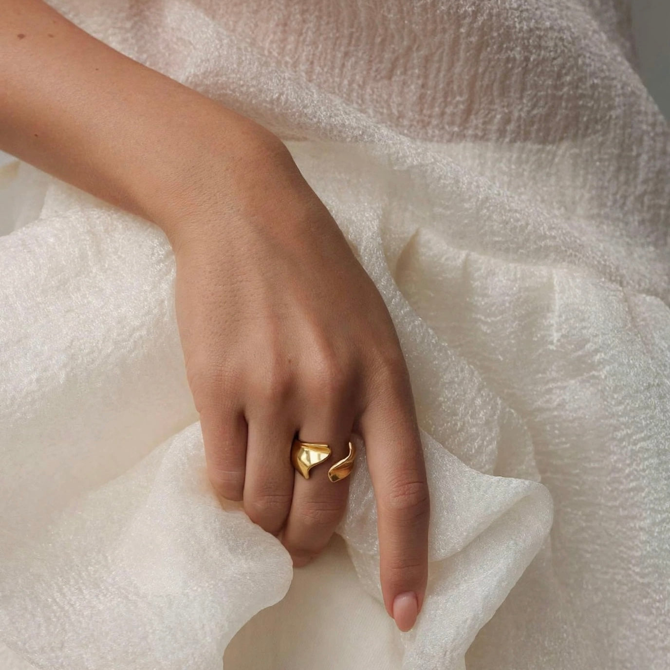 Lira Wave Ring