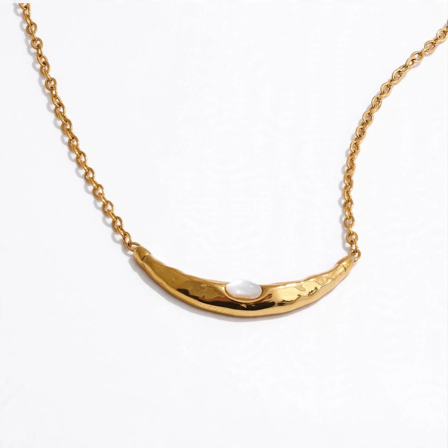 Molten Pearl Curve Necklace